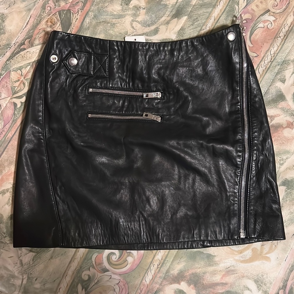 New soft leather skirt. Never been worn. 8.5” long. Beautiful look and feel!!